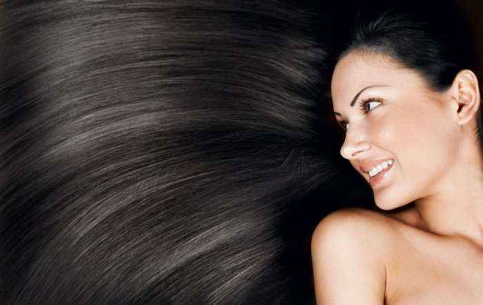 10 ilaçe natyrale për trajtimin e flokëve të thatë e të dëmtuar