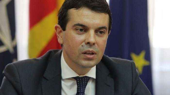 Poposki viziton Iranin