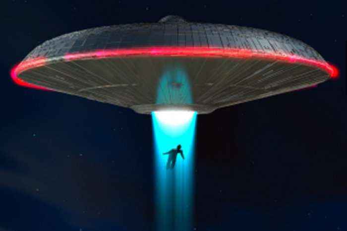 Alan Godfrey ishte rrëmbyer nga një UFO e madhe, me formë ovale