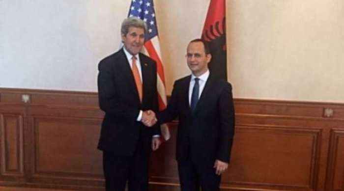 Kerry do të flasë për reformat në drejtësi dhe luftëtarët shqiptarë të ISIS-it