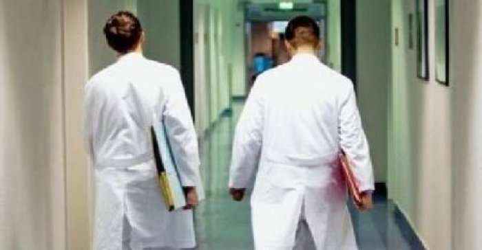 Mjekët largohen nga Shqipëria