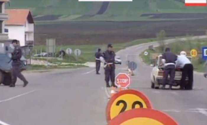 Video arkiv/ Policia serbe në udhëkryqin e Komoranit