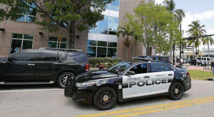 Evakuohen zyrat qendrore të policisë në Majami për shkak të një pakoje të dyshimtë (Video)