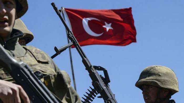 Turqi: Mbyllen 3 agjensi të lajmeve, 23 radio, 16 televizione, 45 gazeta, 15 revista dhe 29 botues
