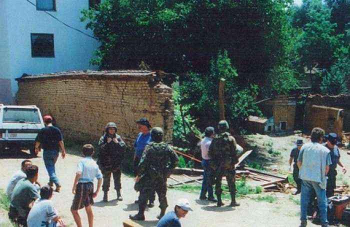 Hetuesit urdhëruan rrënimin e shtëpisë, ku u vranë 18 civilë 