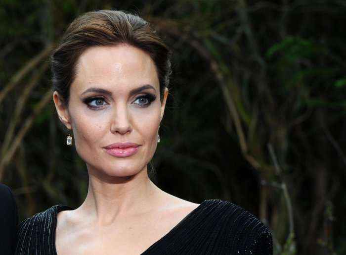 Angelina Jolie, tani dhe lektore në universitet (Foto)