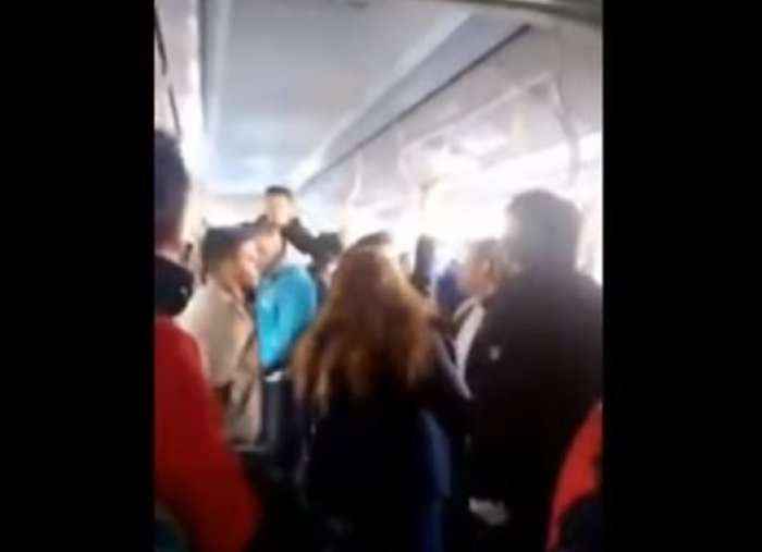Udhëtari rrihet barbarisht në autobusin urban(Video)