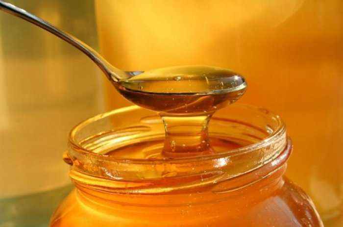 Gjërat e shkëlqyeshme që ju ndodhin nëse rregullisht konsumoni mjaltë dhe qumësht