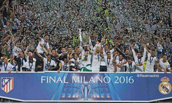 Reali rikthehet në Madrid me trofeun, shpërthen festa (Foto)
