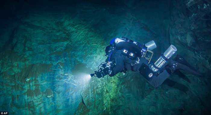 Zbulohet shpella më e thellë nënujore