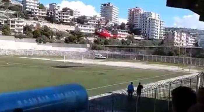 Ndodh edhe kjo: Helikopteri ndërpret ndeshjen në Shqipëri (Video)