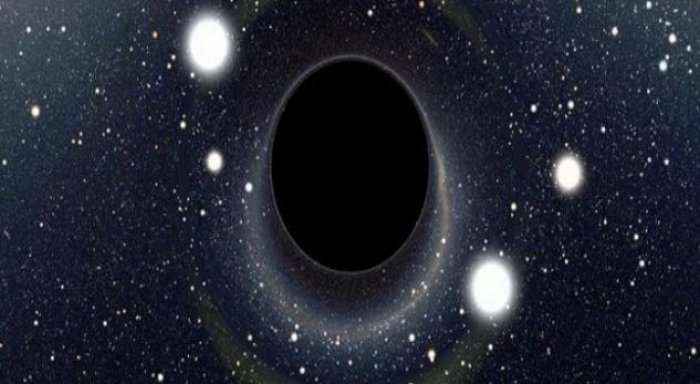 Dalin teori të reja mbi vrimën e zezë