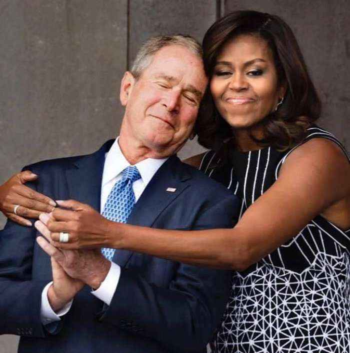 Michelle Obama një përqafim të ngrohtë për ish-presidentin George W. Bush