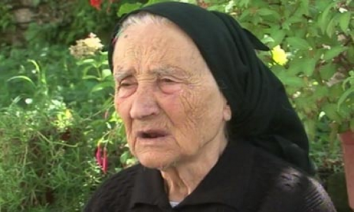 Bukë misri dhe dhallë, kështu ka arritur në 115 vjeç gruaja më e vjetër në Shqipëri