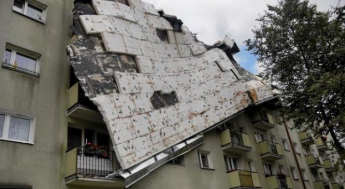 Stuhia e fuqishme i vret 5 persona në Poloni (Foto)
