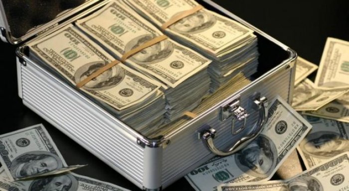 Skandal i madh në Britani: Bankat kanë procesuar miliarda dollarë të shpërlara nga mafia dhe zyrtarët rusë