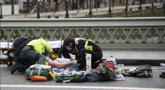 Londër: Myslimanët mbledhin mijëra funte për viktimat e sulmit terrorist