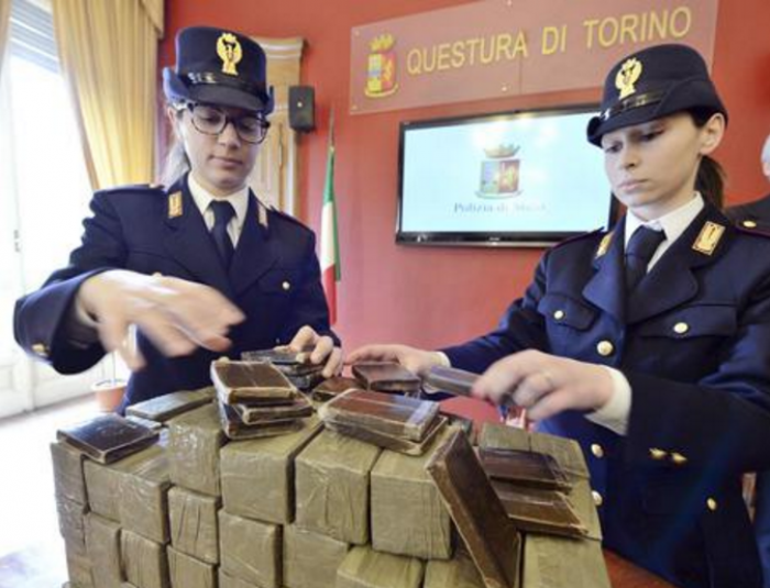 Trafiku i drogës nga shqiptarët/ Policia e Torinos jep alarmin: Në 2017-n është kapur 1 ton