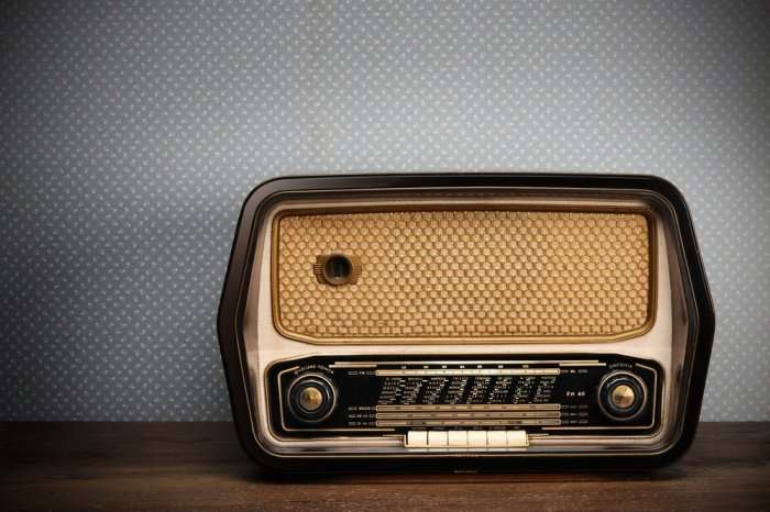 Kush e shpiku radion?