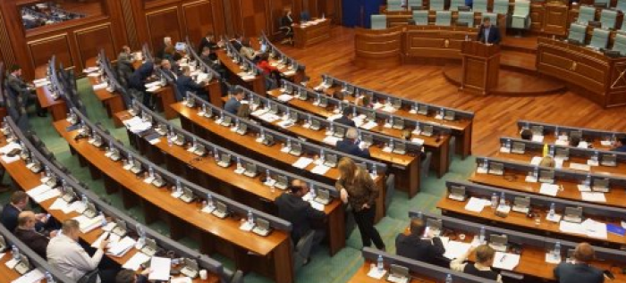 Gjuha parlamentare po degradon në Kosovë (Foto/Video)