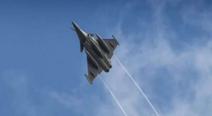 Aeroplanët e NATO-s vendosen 60 kilometra larg Rusisë