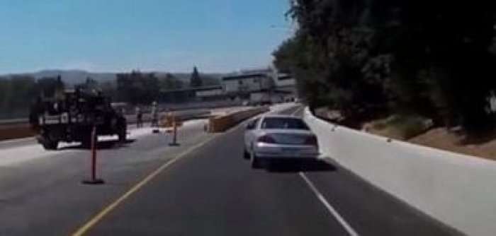 Shoferi i pa duruar parakalon kamionin, për ta pritur gjëma më pas (Video)