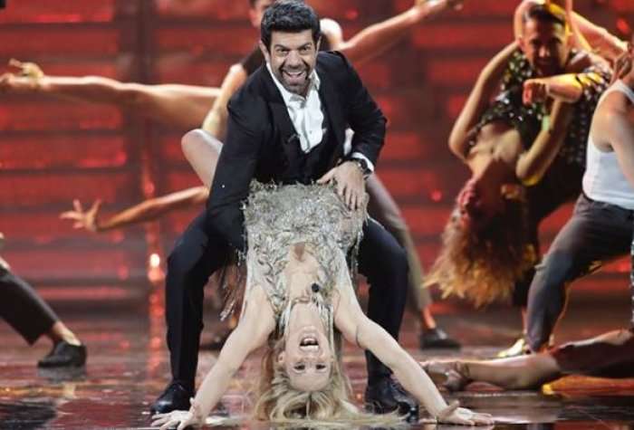 Kërcimi i Despacito-s që “çmendi” Sanremon (VIDEO)