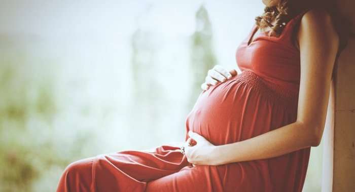 A mundet një pilulë hormonesh të ndihmojë me shtatzëninë te femrat në të dyzetat?
