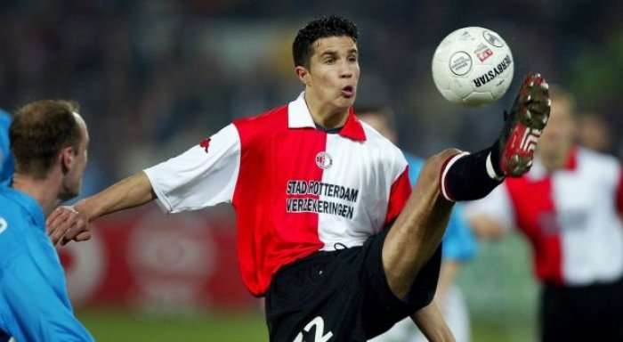 Van Persie kthehet te Feyenoordi pas 14 vitesh