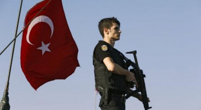 Zgjatet gjendja e jashtëzakonshme në Turqi - për të gjashtën herë