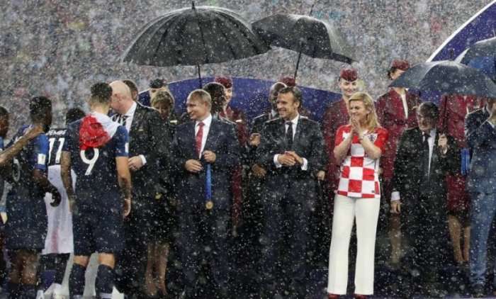 Shërbimi i sigurimit rus zbulon përse vetëm Putini kishte ombrellë