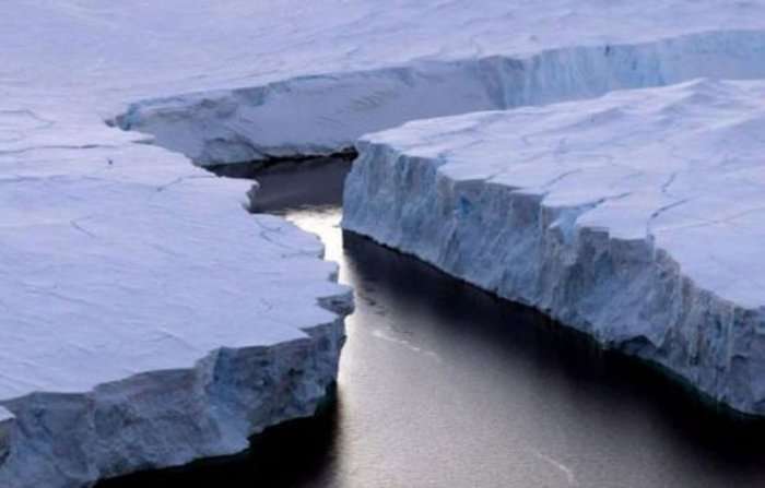Antarktidë, nën akullnajë zbulohet burim vullkanik