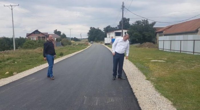 Prapë me kazmë, Lladrovci inspekton asfaltimin në Drenas