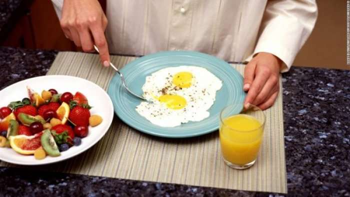 Shmangia e konsumimit të mëngjesit shkakton shtim në peshë