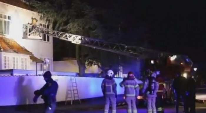 Sulmohet me ‘molotov ambasada në Danimarkë (Video)