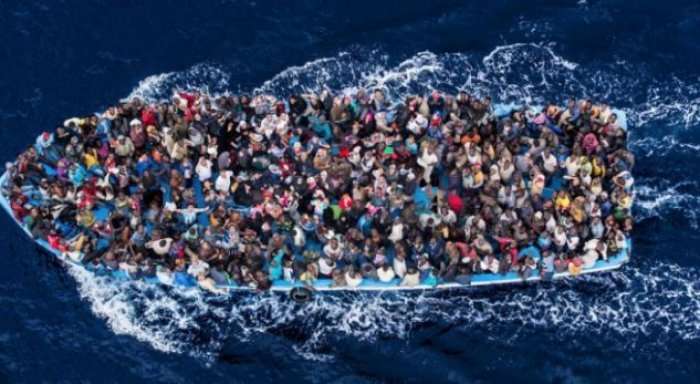 Përgjysmohen emigrantët në Europë