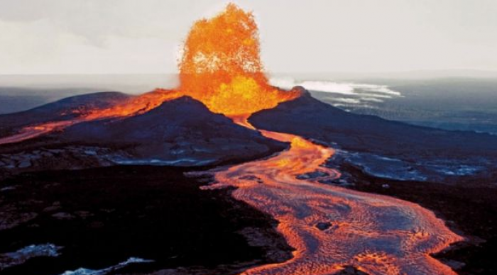 Hauai, vijojnë shpërthimet e fuqishme në vullkanin Kilauea