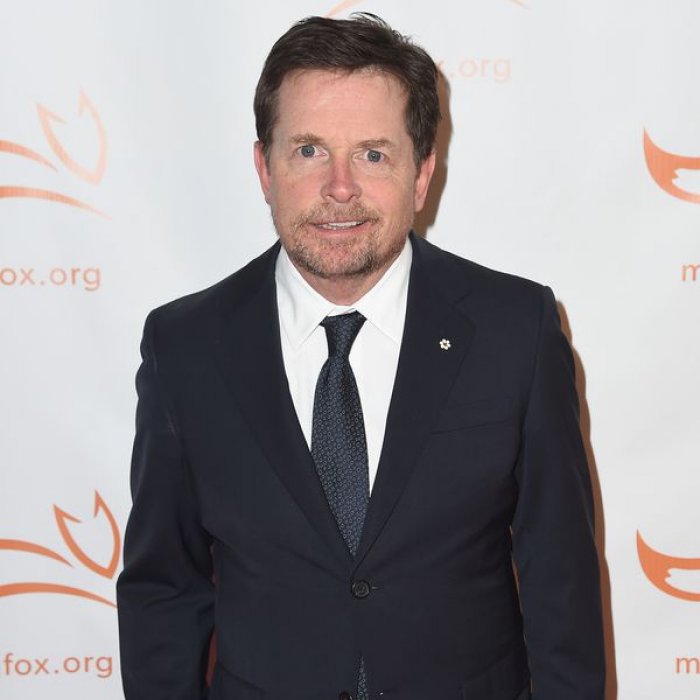Michael J Fox, 57 vjeç mbledh fonde për të sëmurët nga Parkinson
