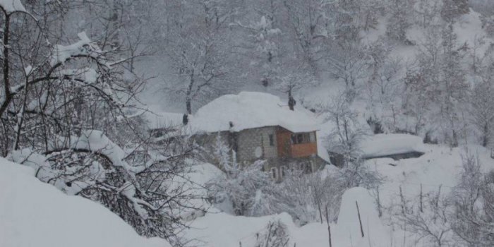 Bora e parë zbardh qytetin shqiptar