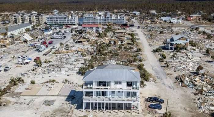 Si i shpëtoi stuhisë prej 200 km/h kjo shtëpi në plazhin e Floridas