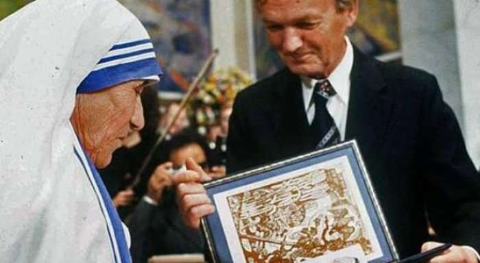39 vjet më parë Nënë Tereza mori Çmimin Nobel për Paqe