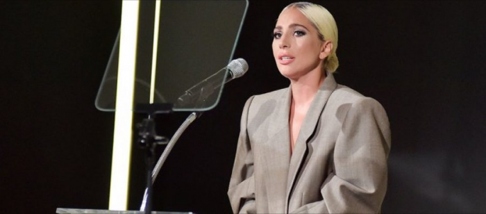 Lady Gaga shpërthen në lot dhe tregon për abuzimin seksual kur ishte vetëm 19-vjeç