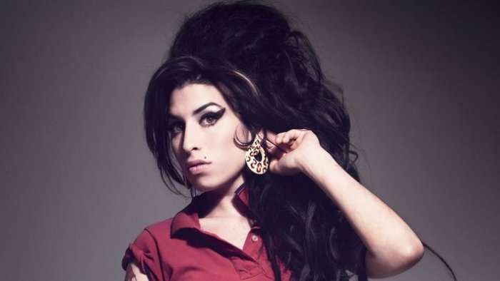 Jeta tragjike e këngëtares së talentuar Amy Winehouse do të incizohet në film
