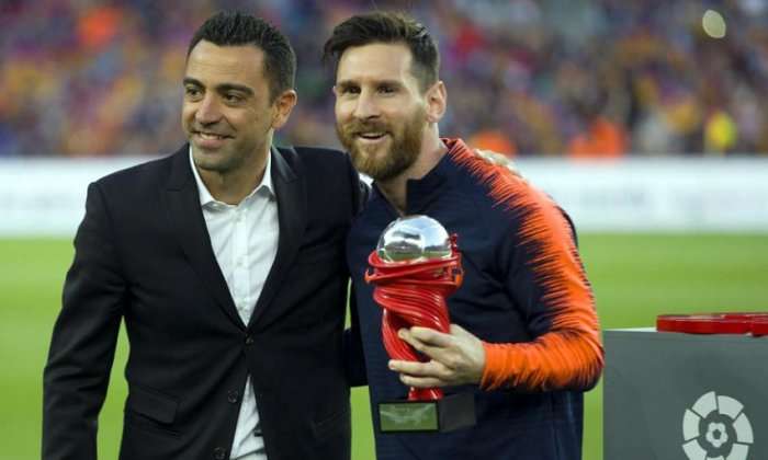 Xavi mbron Messin nga kritikat e Maradonës