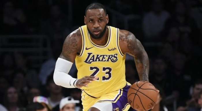 LeBron James humb në debutimin e tij për Los Angeles Lakers