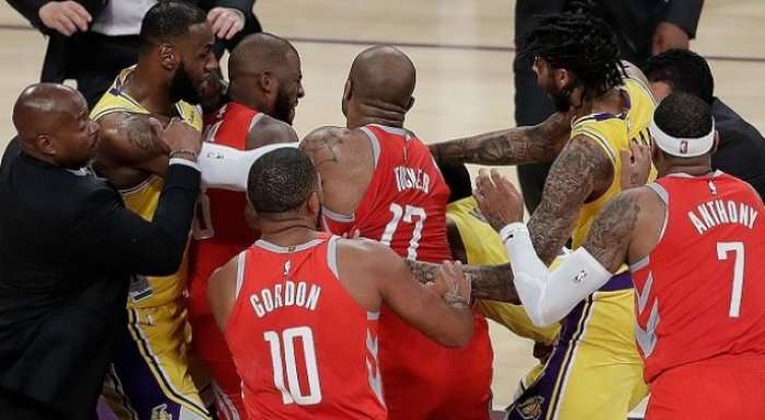 NBA: Los Angeles Lakers dhe LeBron James humbin përsëri