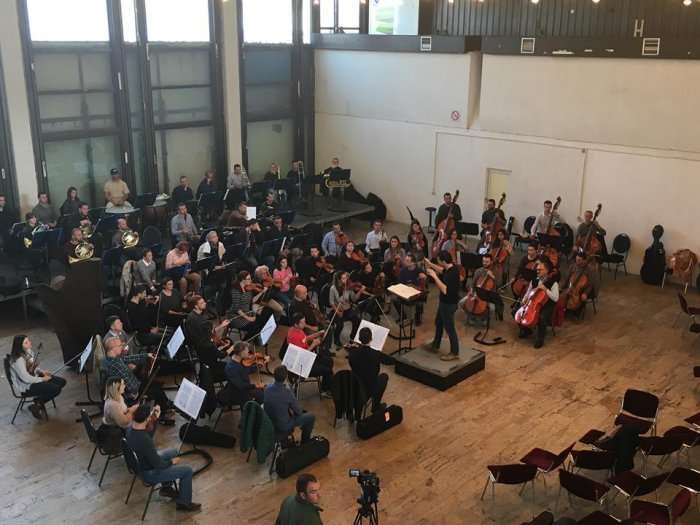 Orkestra e Filarmonisë së Kosovës premton një koncert të paharrueshëm me Gregory Charette dhe Rudens Turku