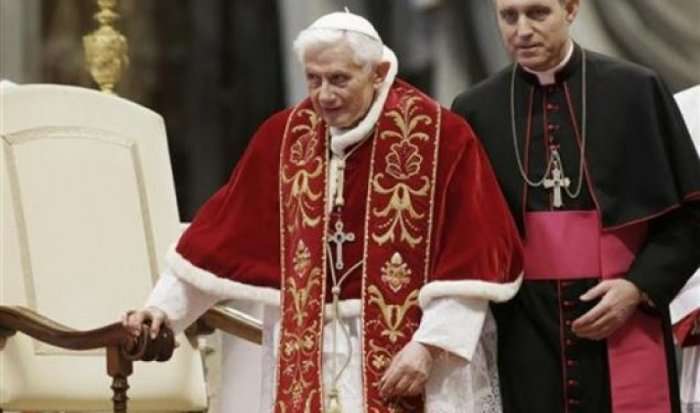 Papa kritikoi kardinalin gjerman, nuk iu përgjigj dorëheqjes së tij
