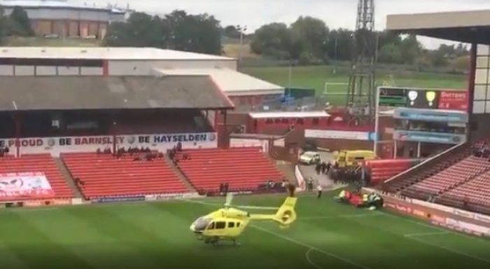 Një fans sëmuret, arrin helikopteri në fushë, anulohet ndeshja (Video)