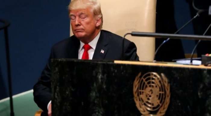 Trump lavdëron udhëheqjen e vet, nxit të qeshura në sallën e OKB–së